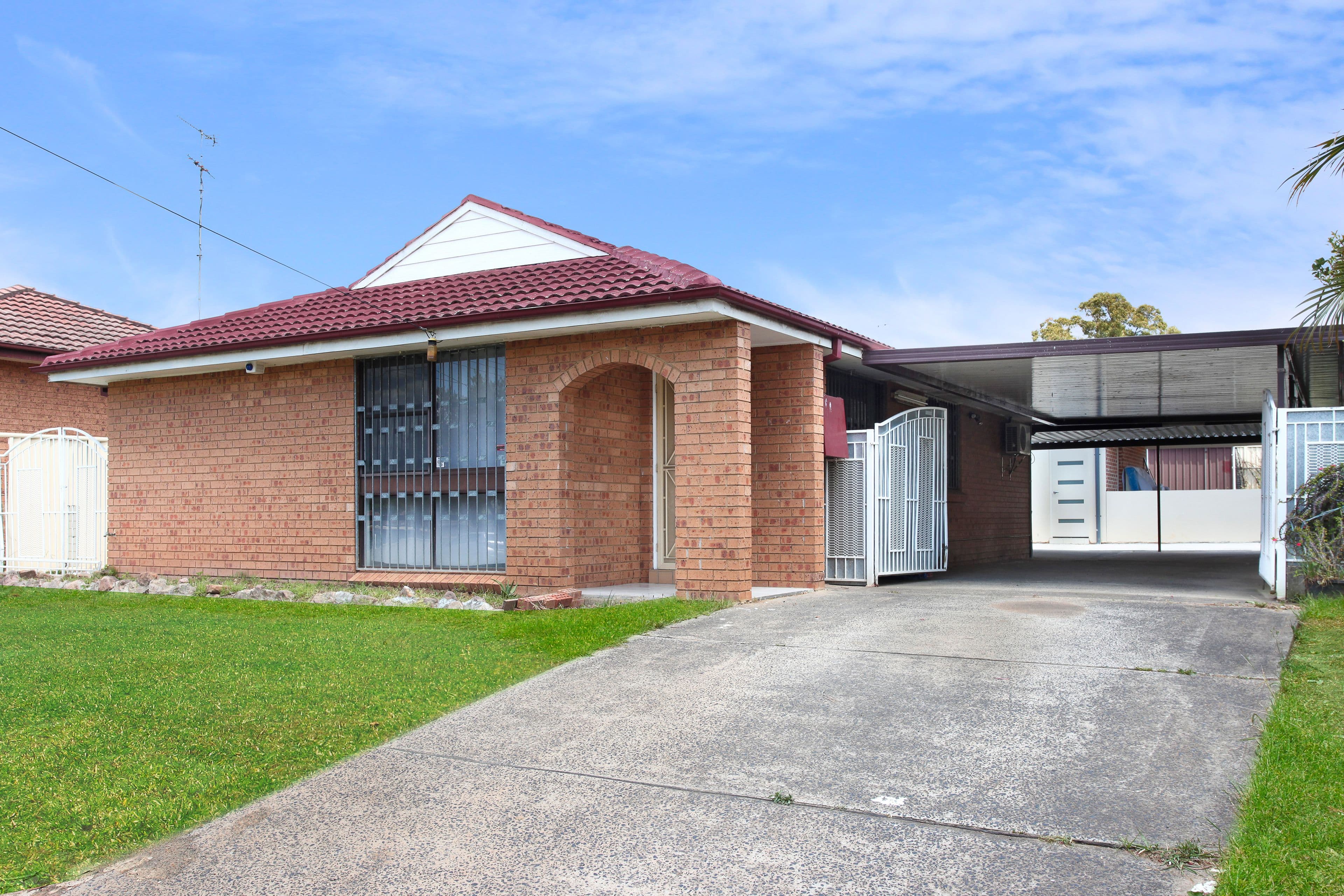 105 St Johns Road, Green Valley - Image 1
