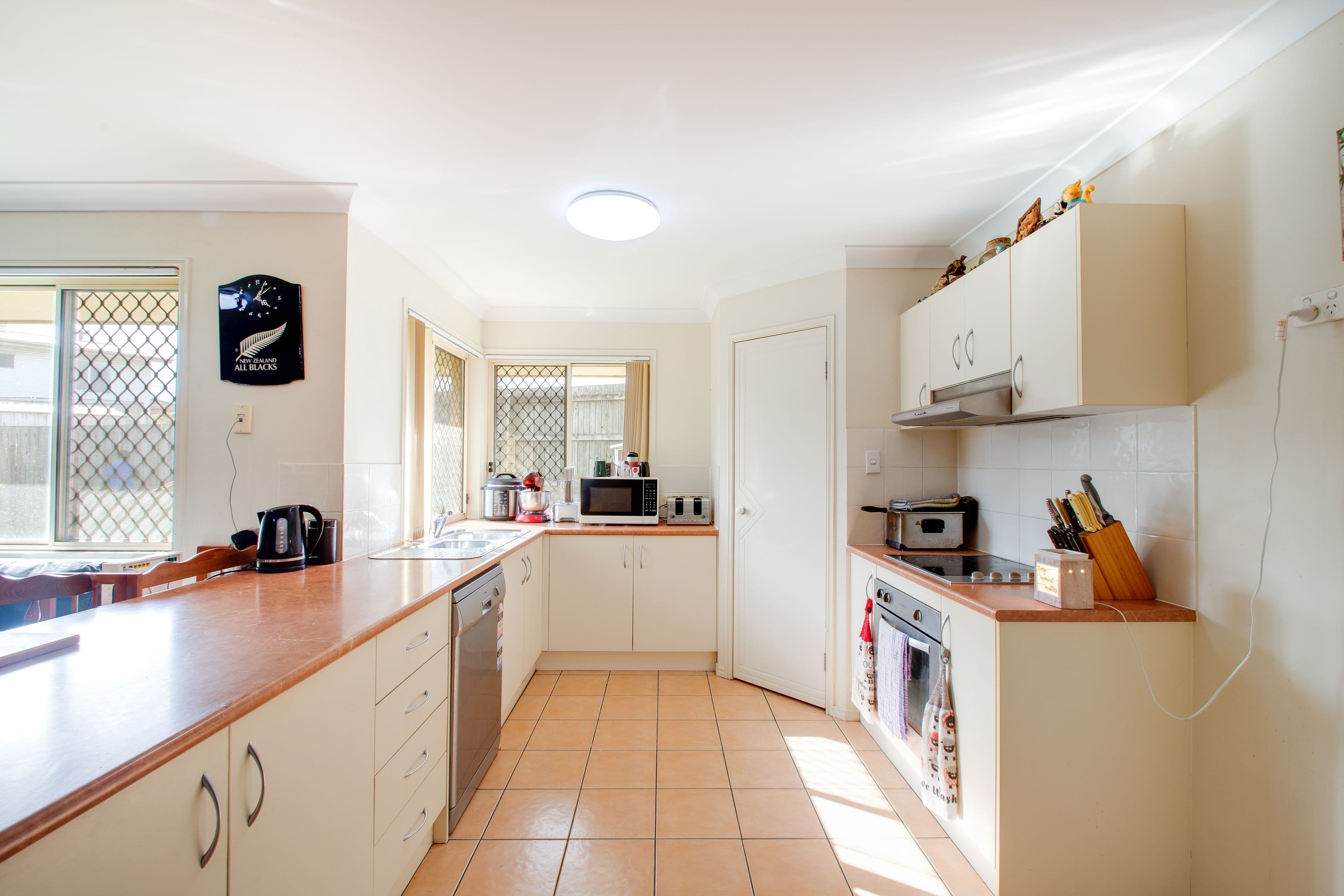 10 Jonathon Court, Flinders View QLD 4305, Flinders View - Thumbnail 3