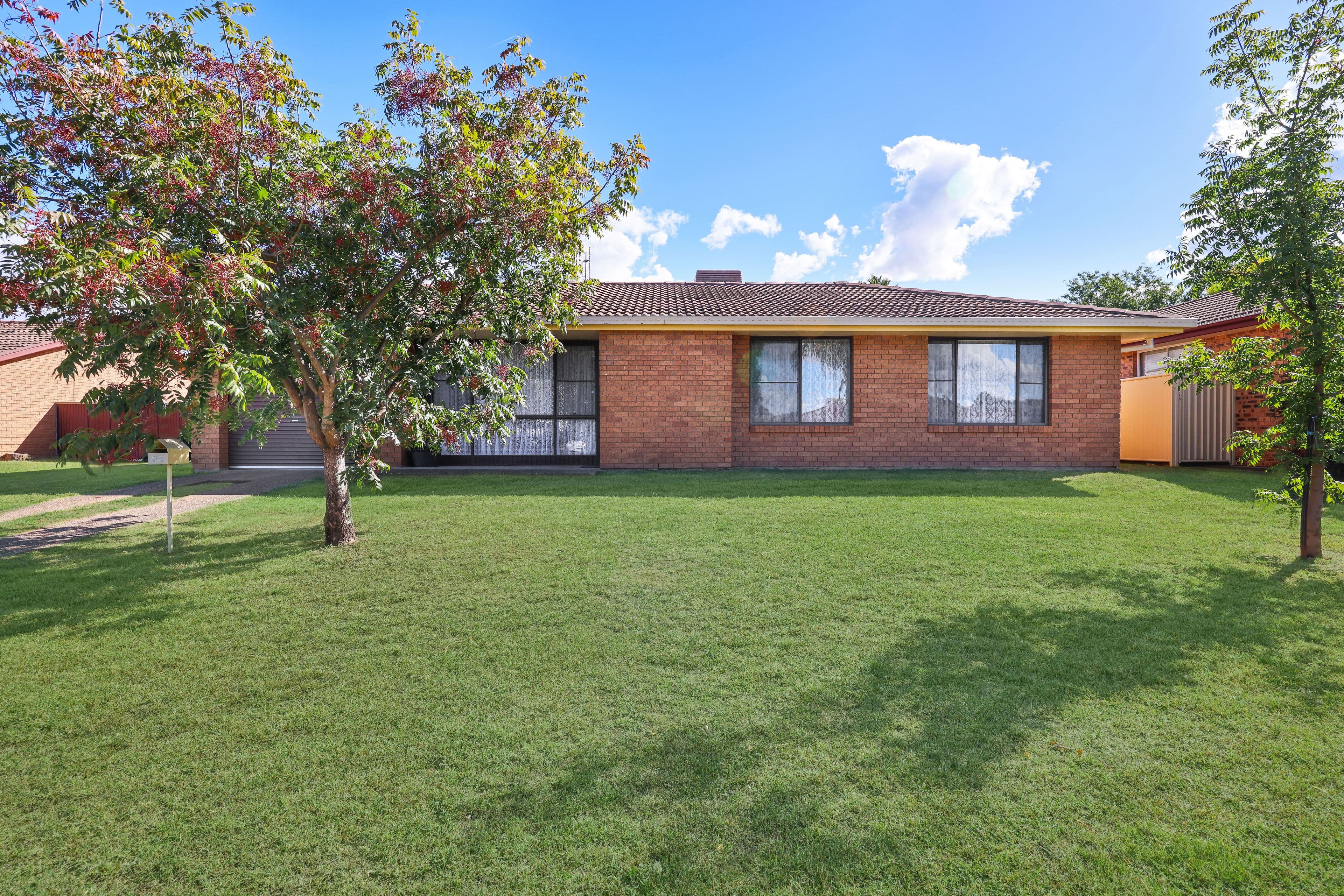 25 Mullumbimby Close, Tamworth NSW 2340, Hillvue - Image 1