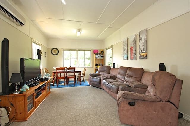 124 Glebe Road, BOOVAL QLD 4304, Booval - Thumbnail 2