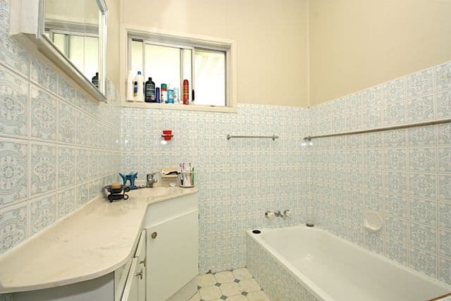 124 Glebe Road, BOOVAL QLD 4304, Booval - Thumbnail 5