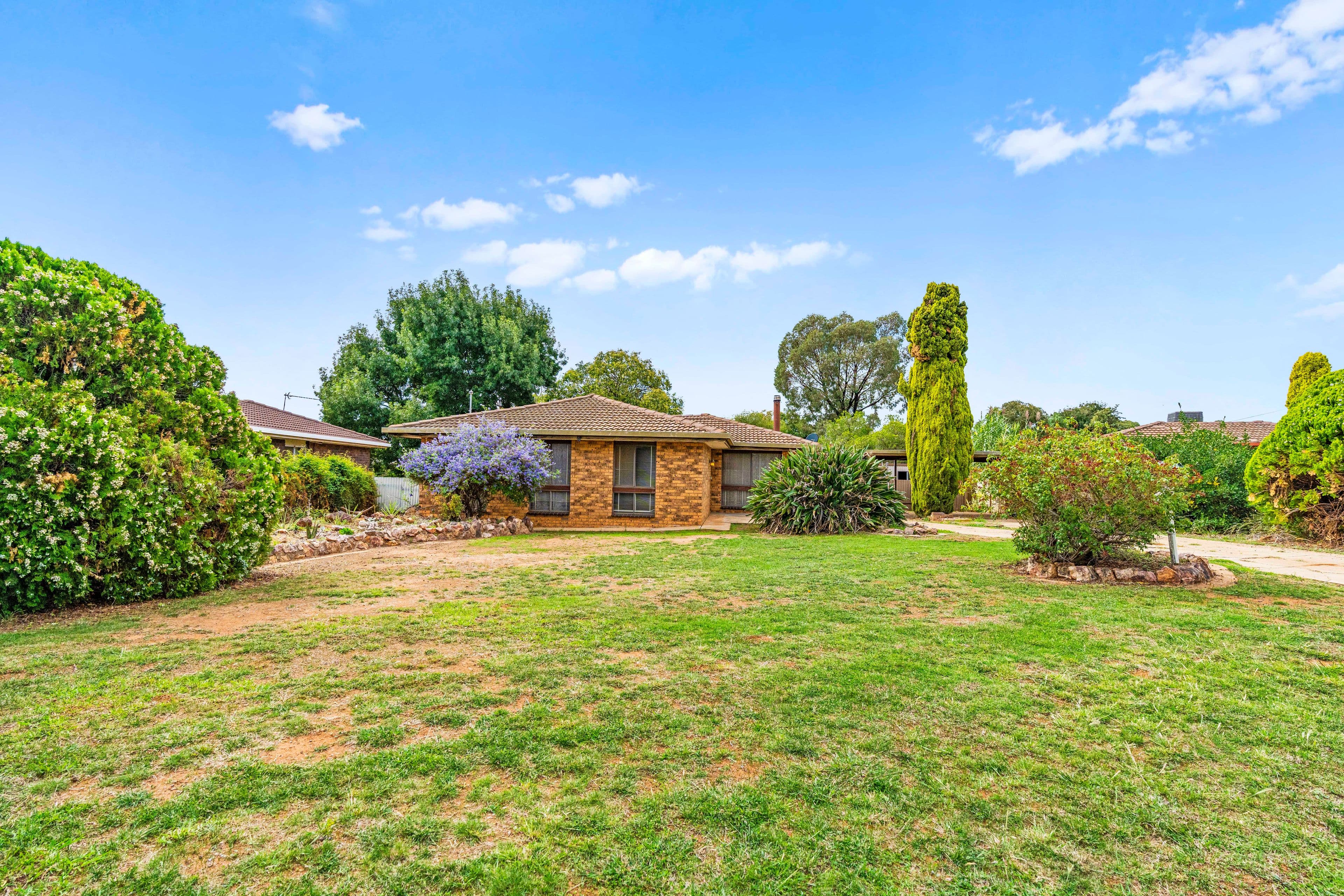 Joseph Drive, Orange, Orange - Image 1