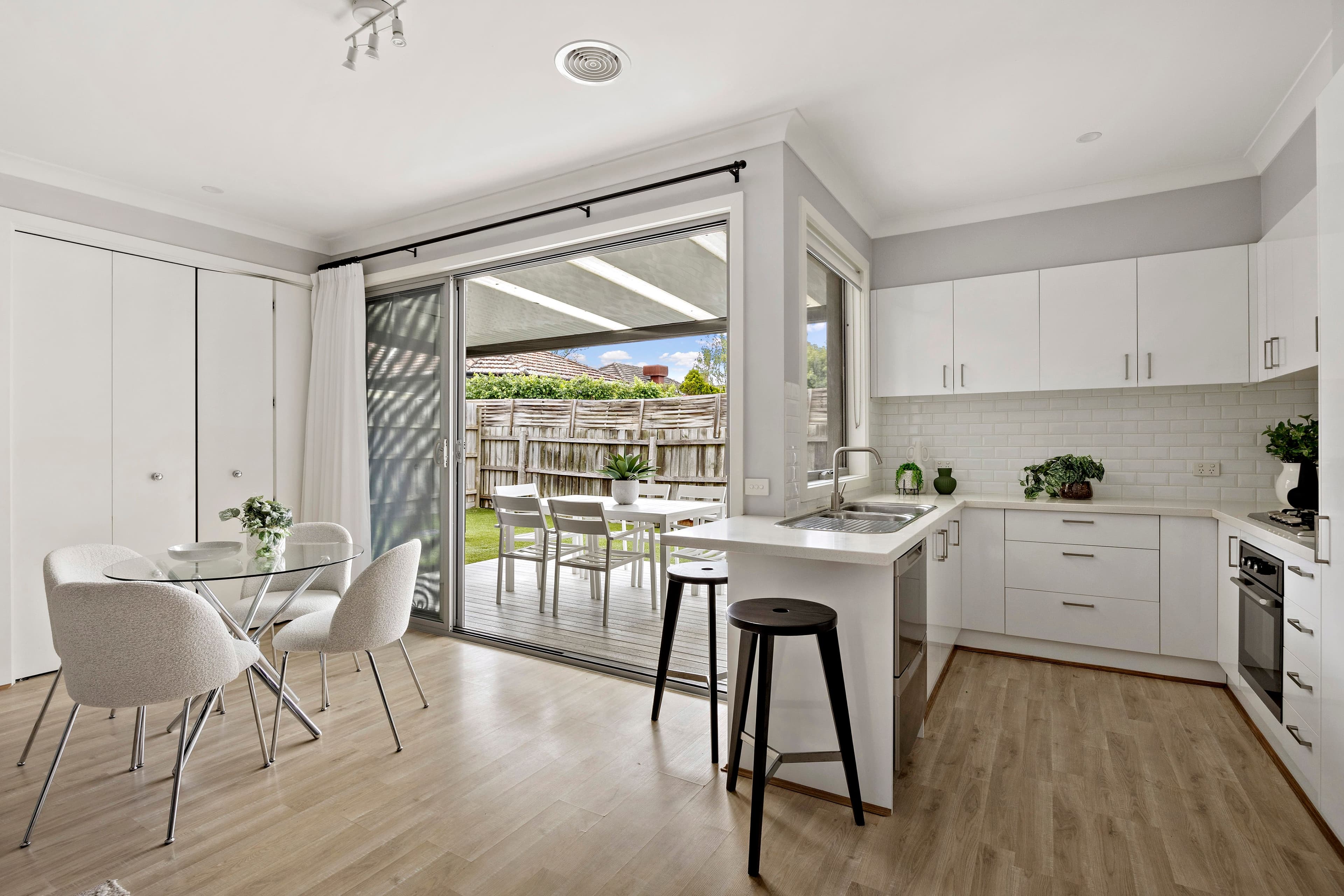 35 Long Place, Hughesdale VIC 3166, Hughesdale - Thumbnail 4