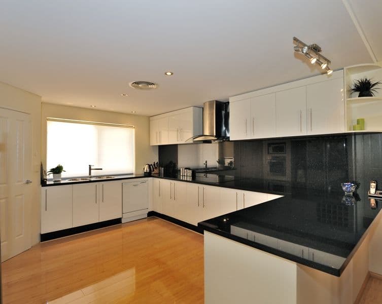 10 Fitzgibbon Road, ROCKINGHAM WA 6168, Rockingham - Thumbnail 2