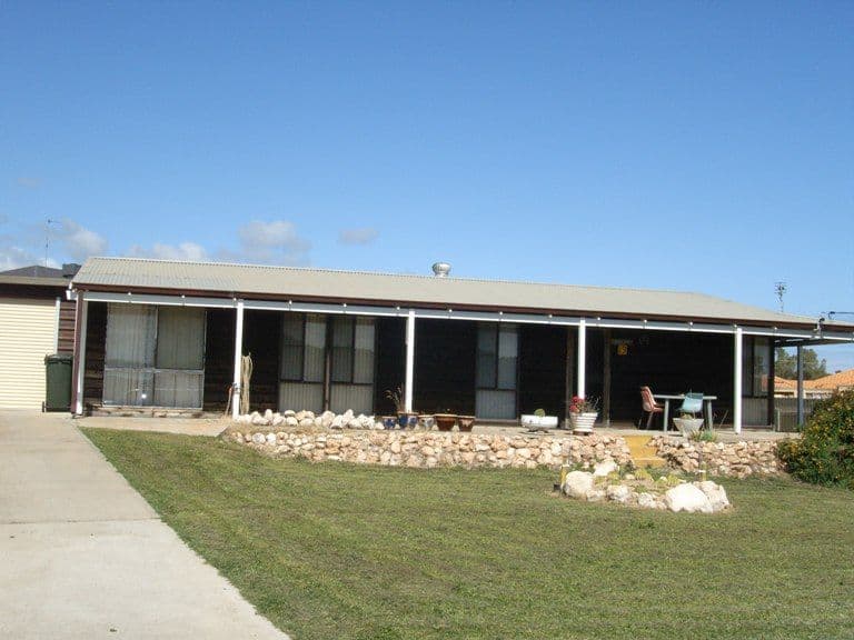 19 Pickering, DONGARA WA 6525, Dongara - Image 1