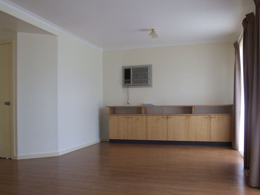39 Phillip Drive, SUNBURY VIC 3429, Sunbury - Thumbnail 2