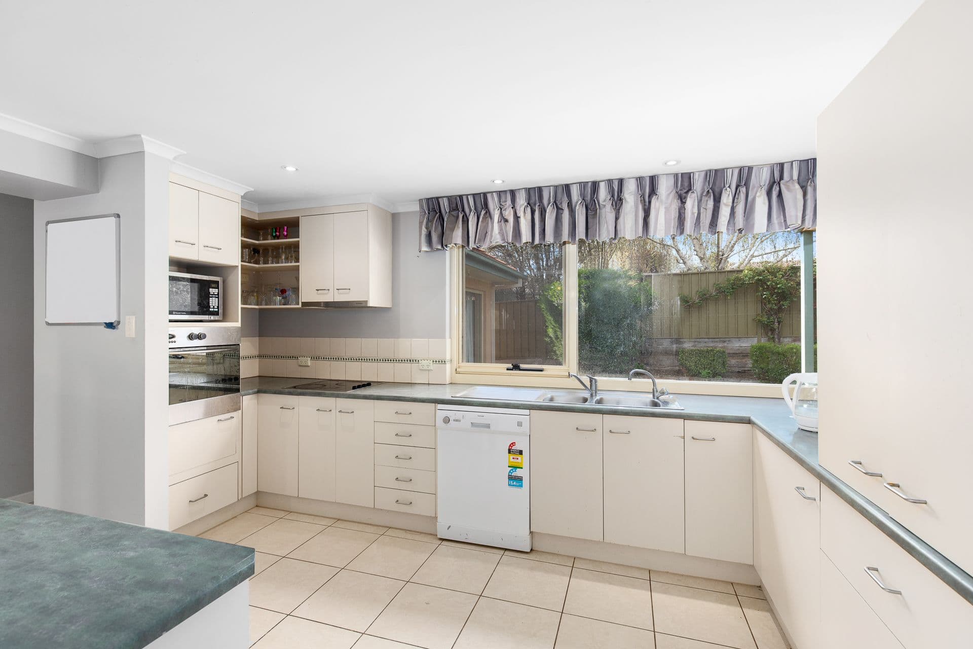 8 Oakland Court, Mount Gambier SA 5290, Mount Gambier - Thumbnail 6