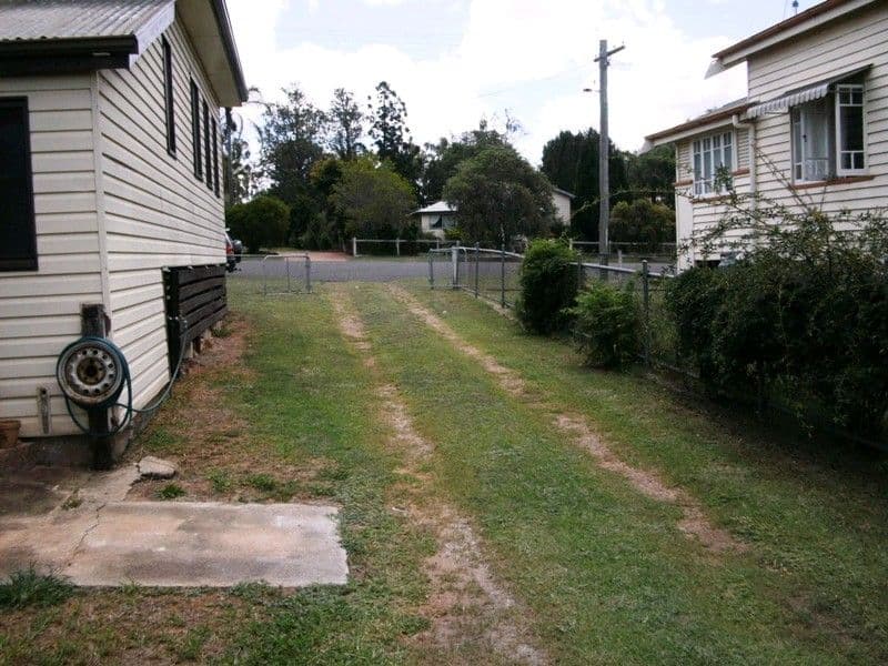 50 Gipps Street, NANANGO QLD 4615, Nanango - Thumbnail 4