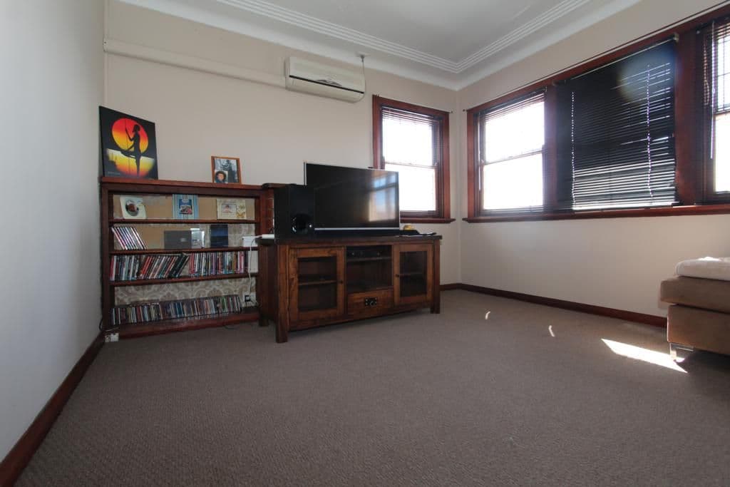 130 Rouse Street, Tenterfield - Thumbnail 2
