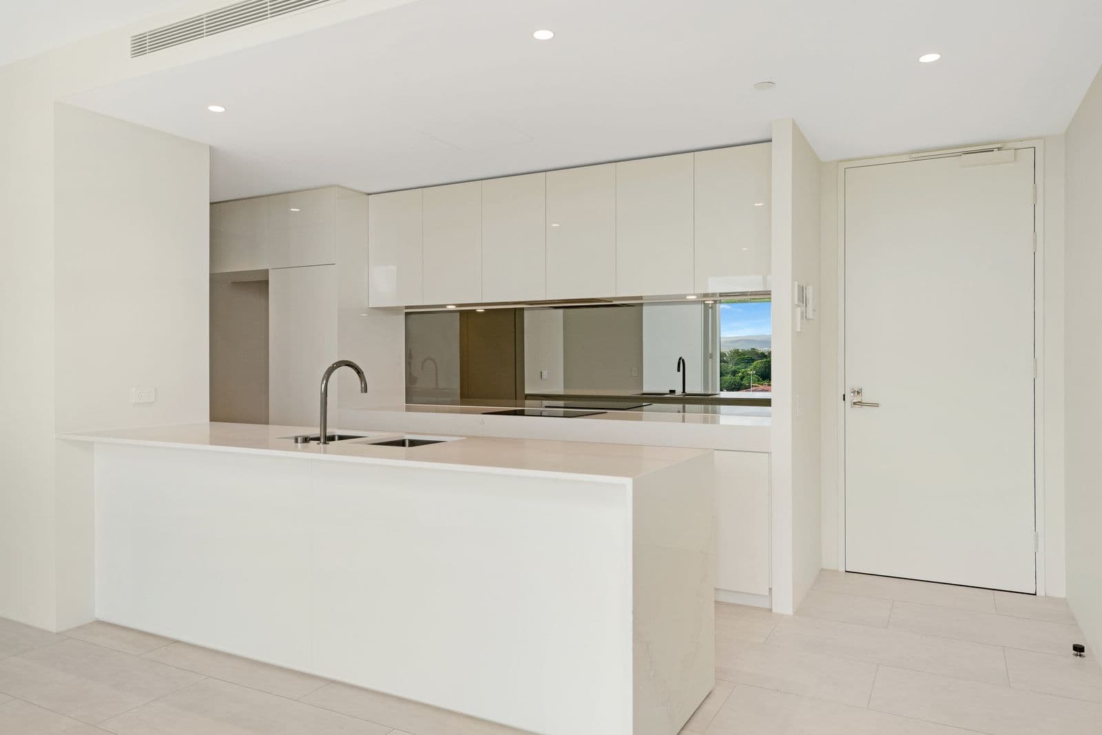 24 The Lanes Boulevard, Mermaid Waters QLD 4218, Mermaid Waters - Thumbnail 2