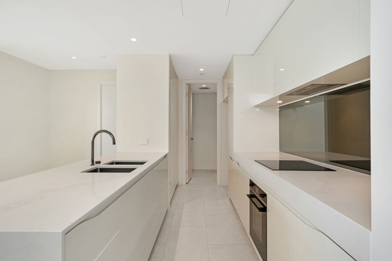 24 The Lanes Boulevard, Mermaid Waters QLD 4218, Mermaid Waters - Thumbnail 3