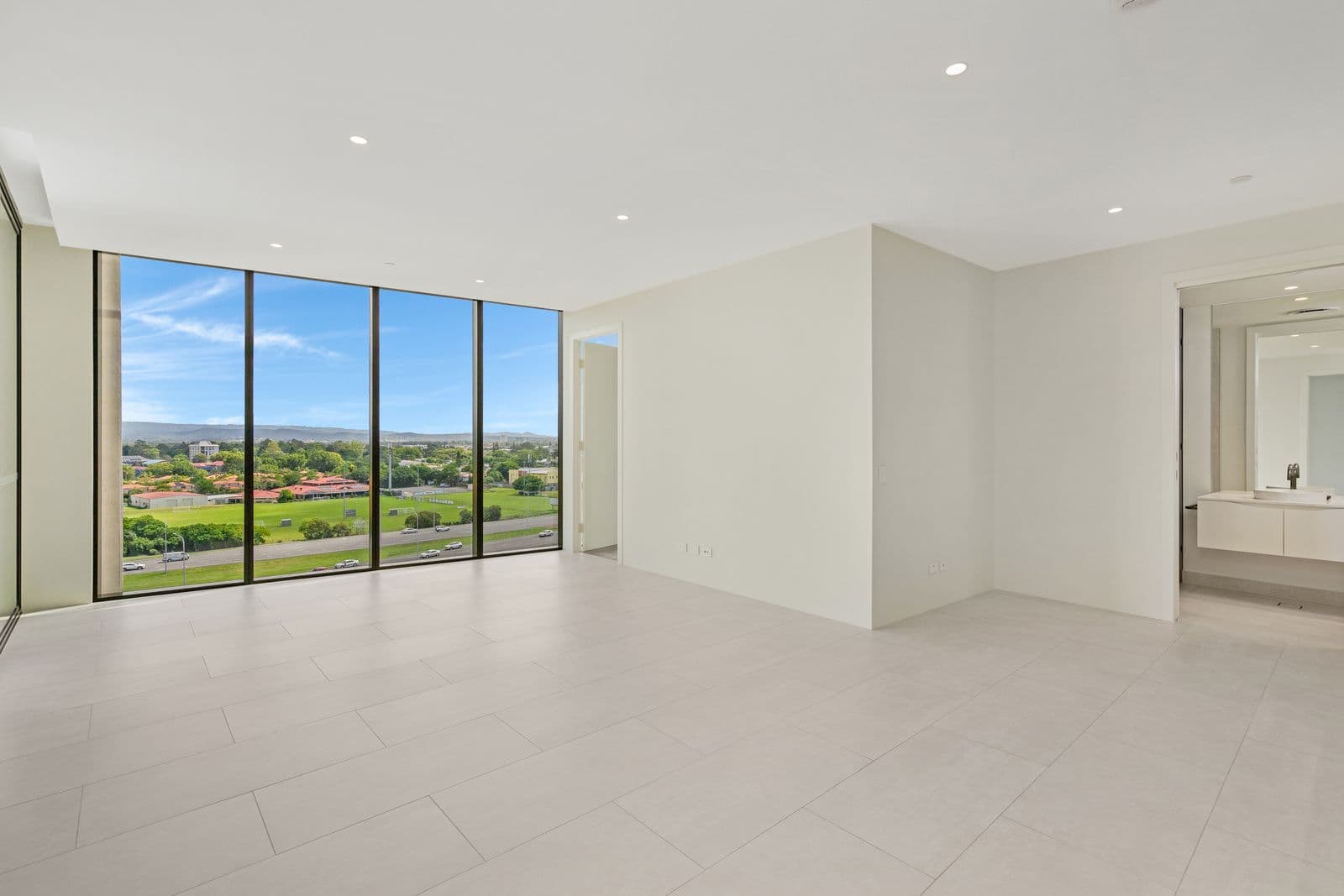 24 The Lanes Boulevard, Mermaid Waters QLD 4218, Mermaid Waters - Thumbnail 4