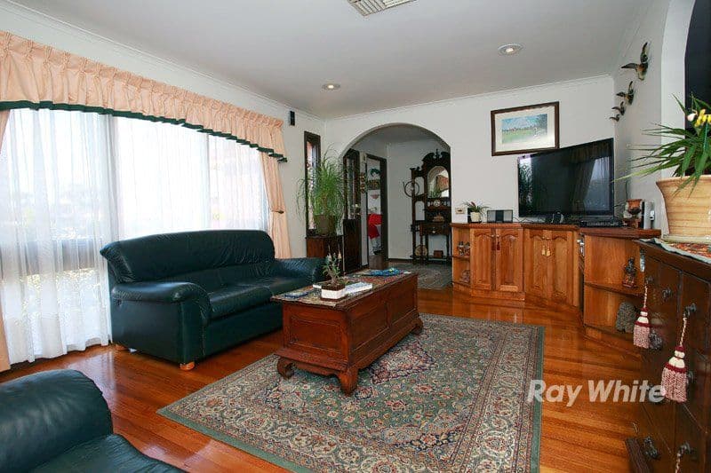 6 James Cook Drive, CRANBOURNE VIC 3977, Cranbourne - Thumbnail 2