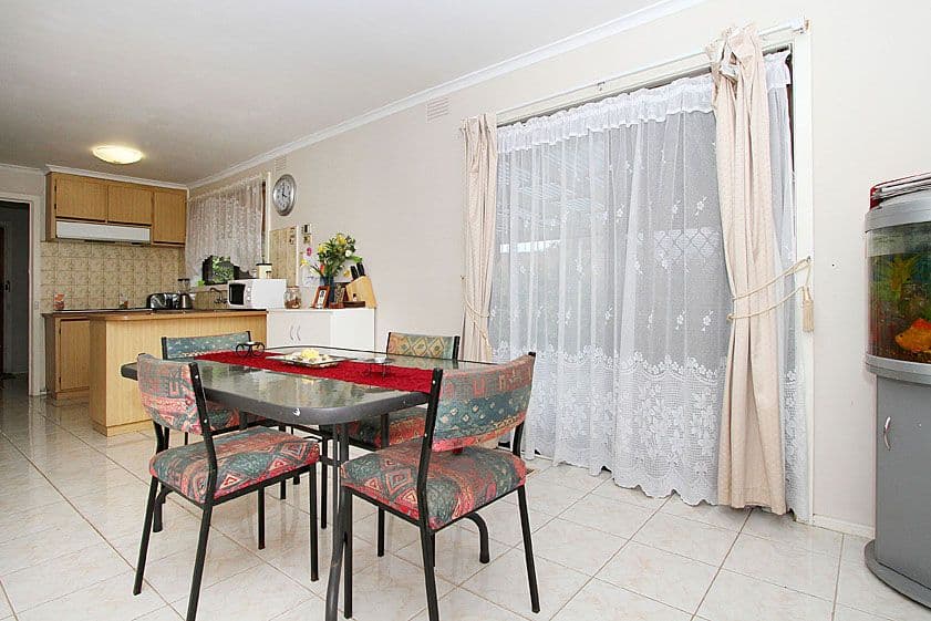 20 Thompson Circuit, MILL PARK VIC 3082, Mill Park - Thumbnail 3