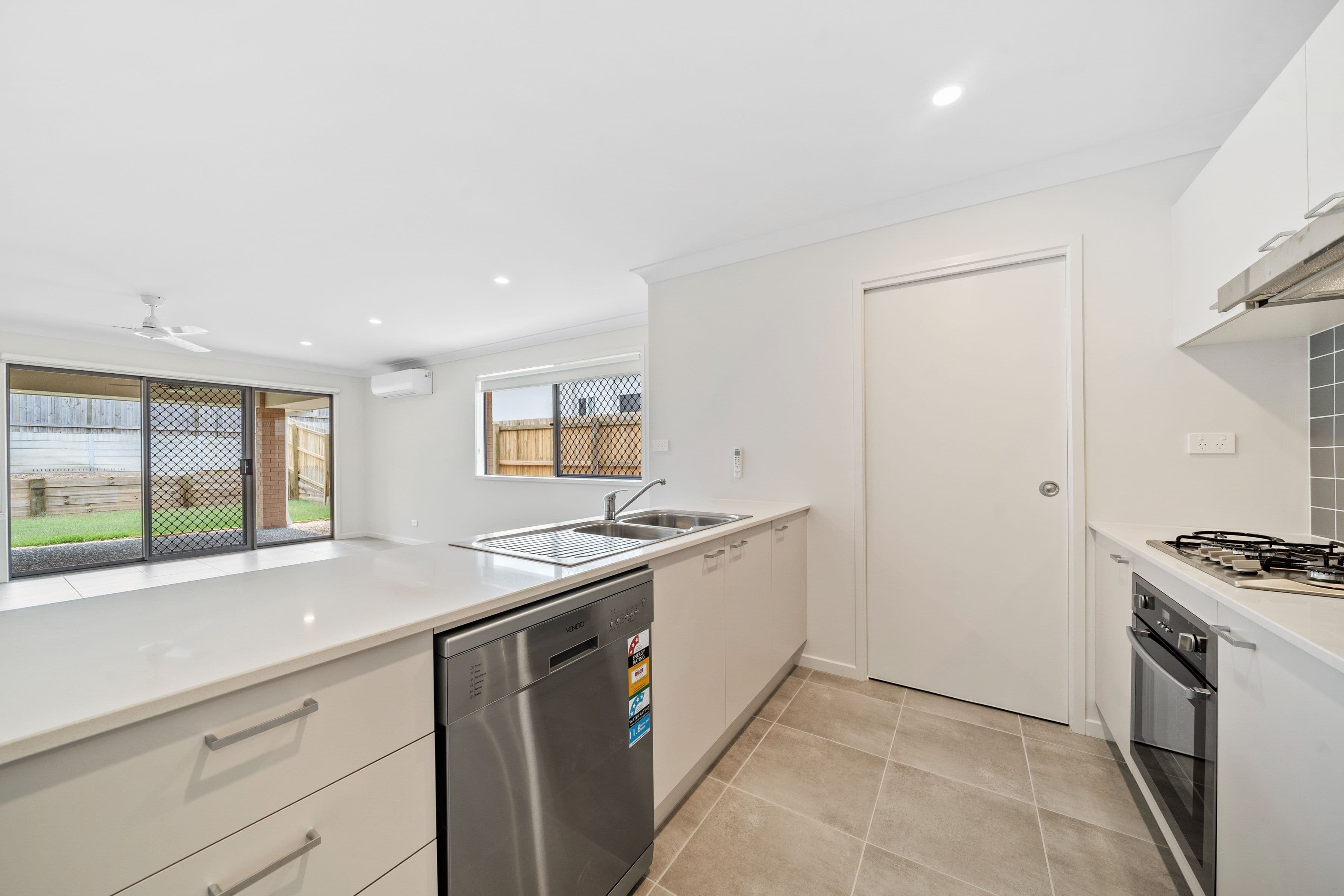 27 Sugar Maple Place, Park Ridge QLD 4125, Park Ridge - Thumbnail 2