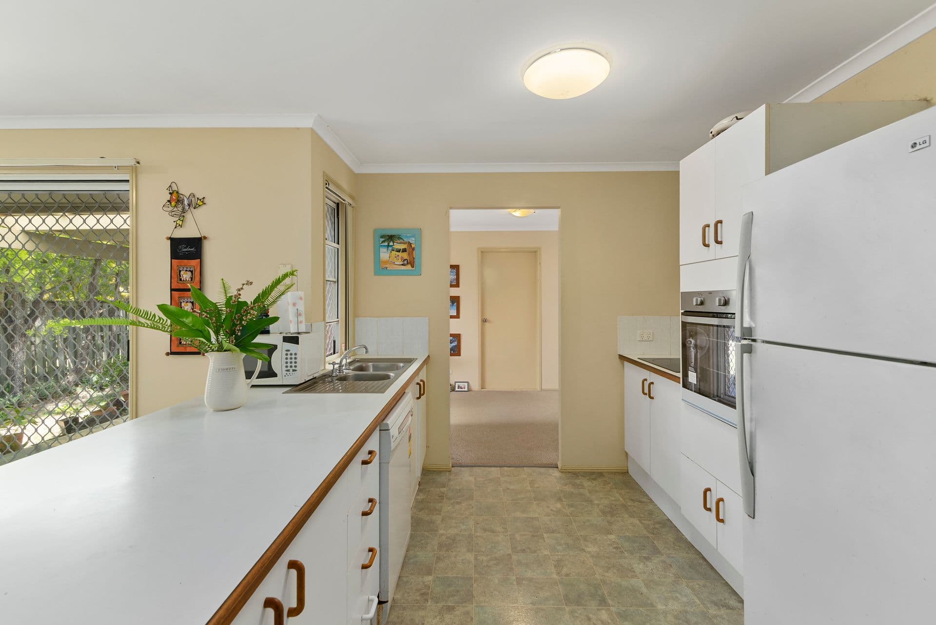 2 Daphne Court, Elanora QLD 4221, Elanora - Thumbnail 3