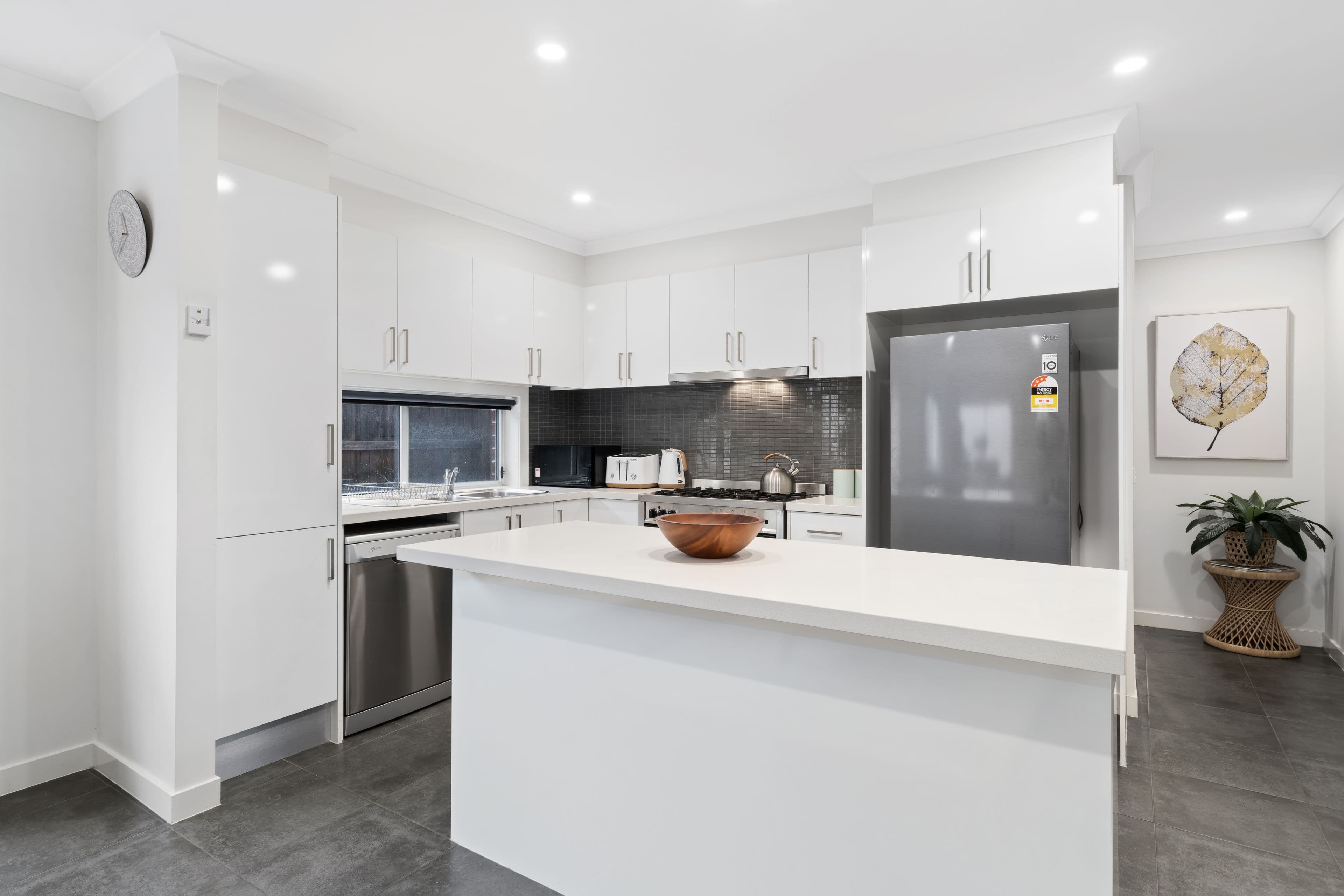 28 Mahon Road, Epping VIC 3076, Epping - Thumbnail 2
