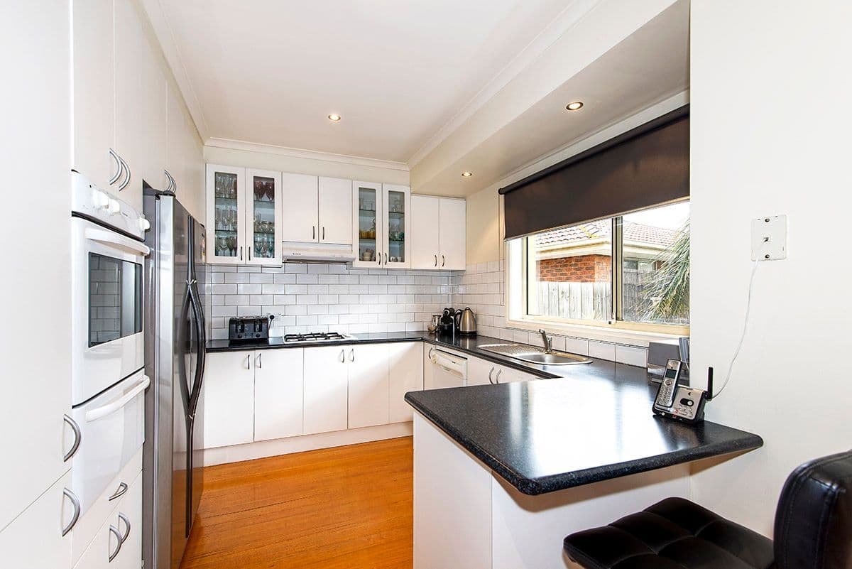 11 Pleasant Close, MILL PARK VIC 3082, Mill Park - Thumbnail 2