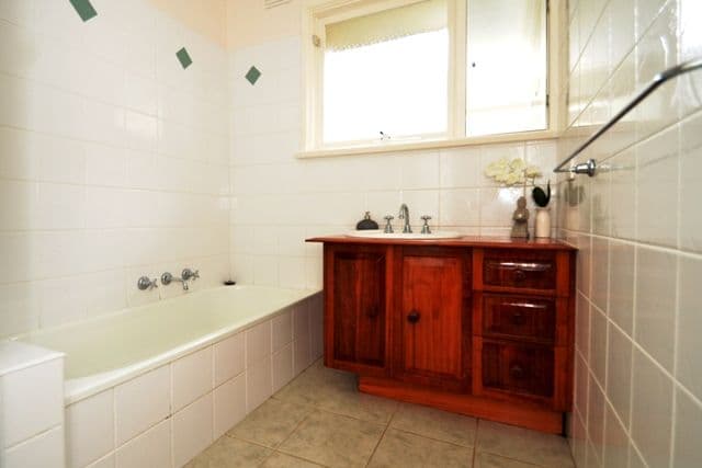 3 Frances Avenue, GREENSBOROUGH VIC 3088, Greensborough - Thumbnail 5
