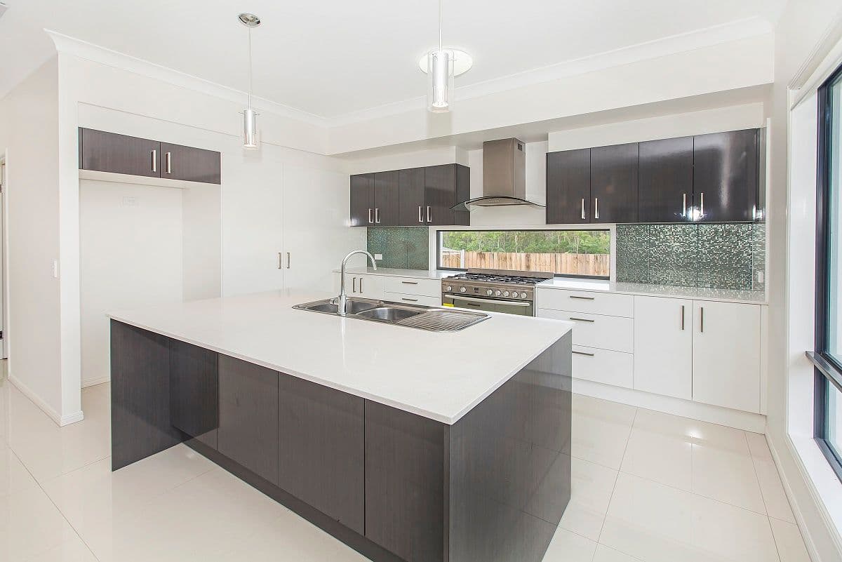 1 Lakeview Place, SPRINGFIELD LAKES QLD 4300, Springfield Lakes - Thumbnail 2