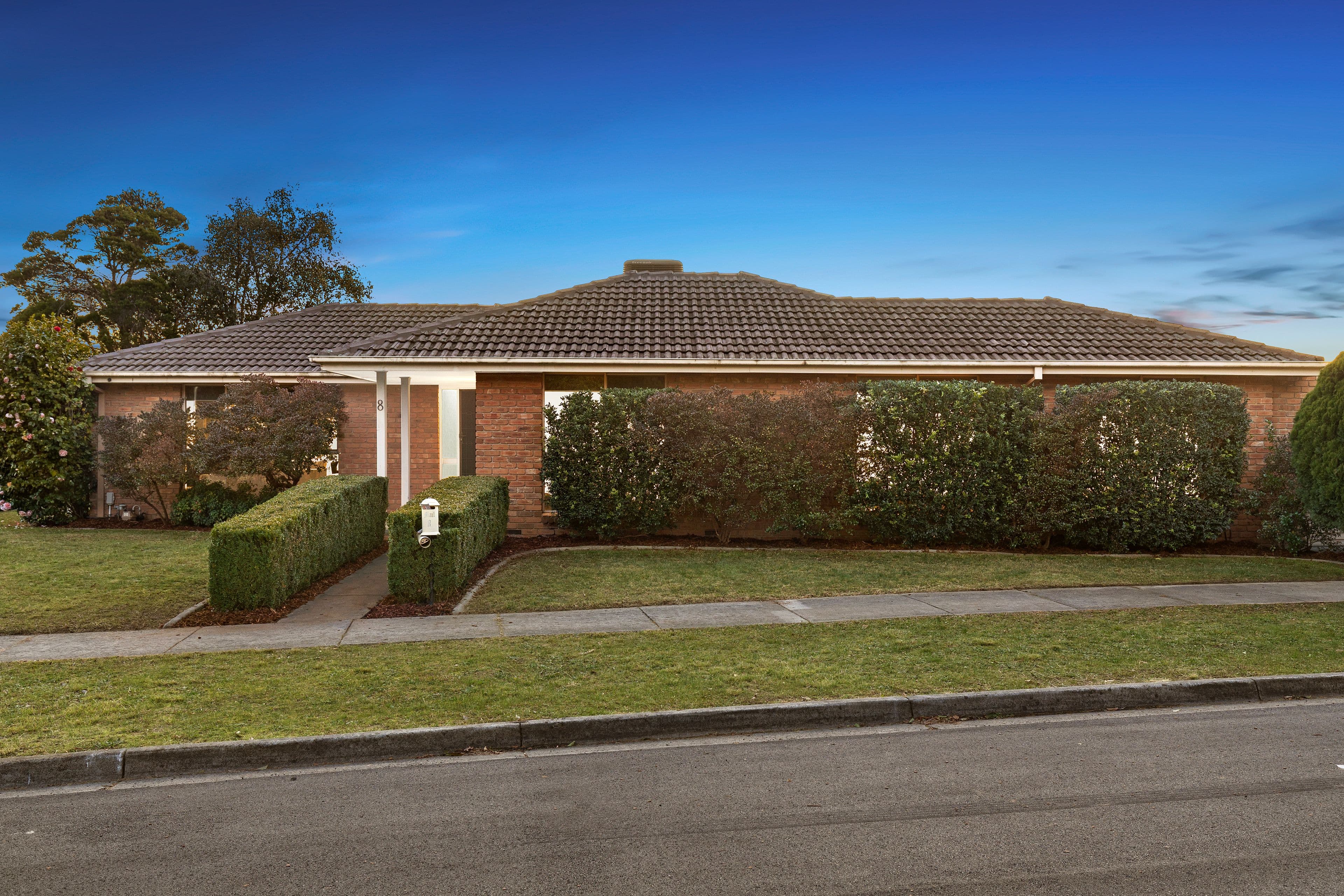 8 Burchall Crescent, Rowville VIC 3178, Rowville - Thumbnail 2