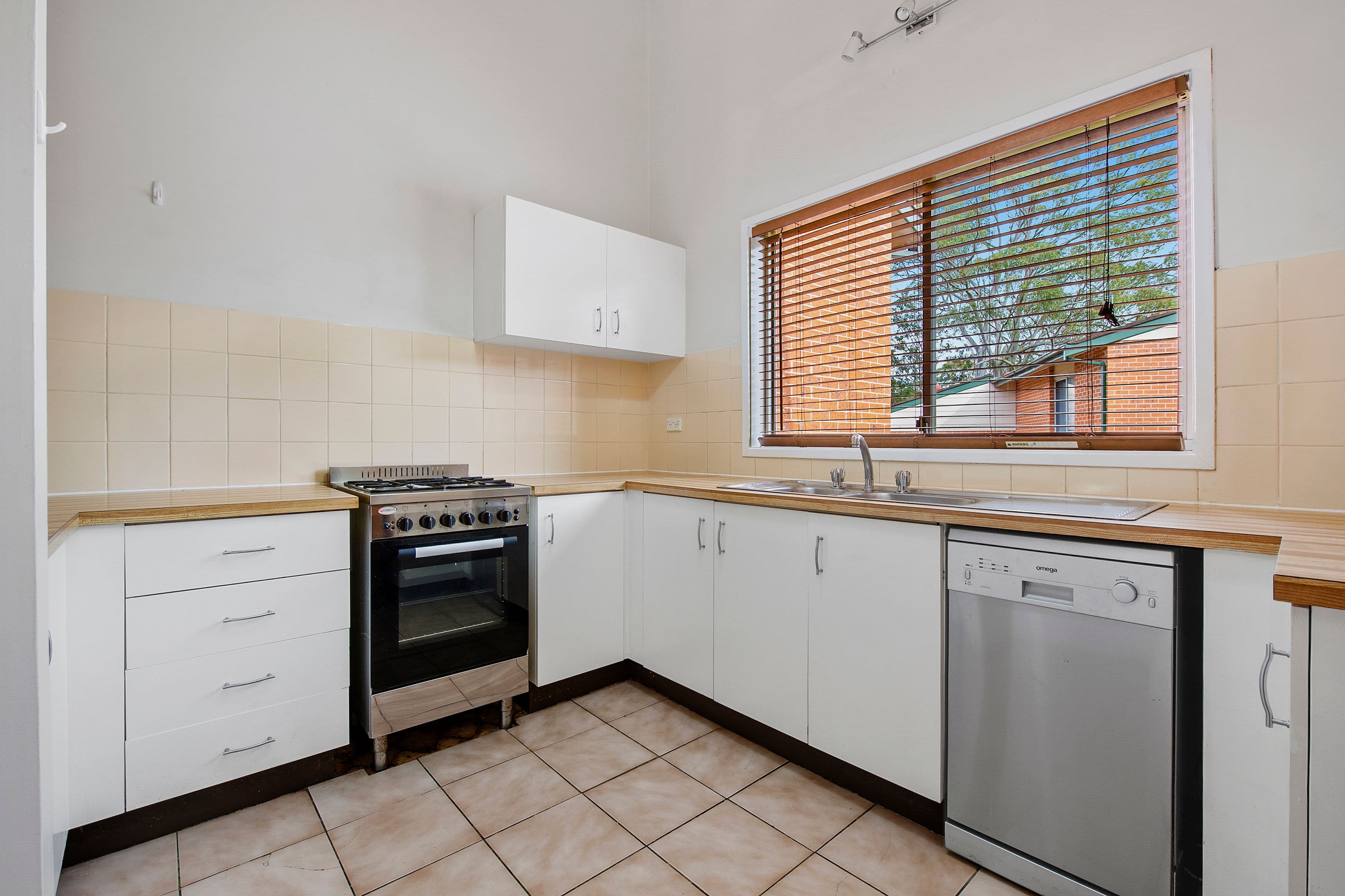 2 Stuart Avenue, Normanhurst NSW 2076, Normanhurst - Thumbnail 3