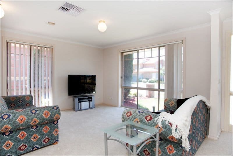 7  Bradley Drive, MILL PARK VIC 3082, Mill Park - Thumbnail 4