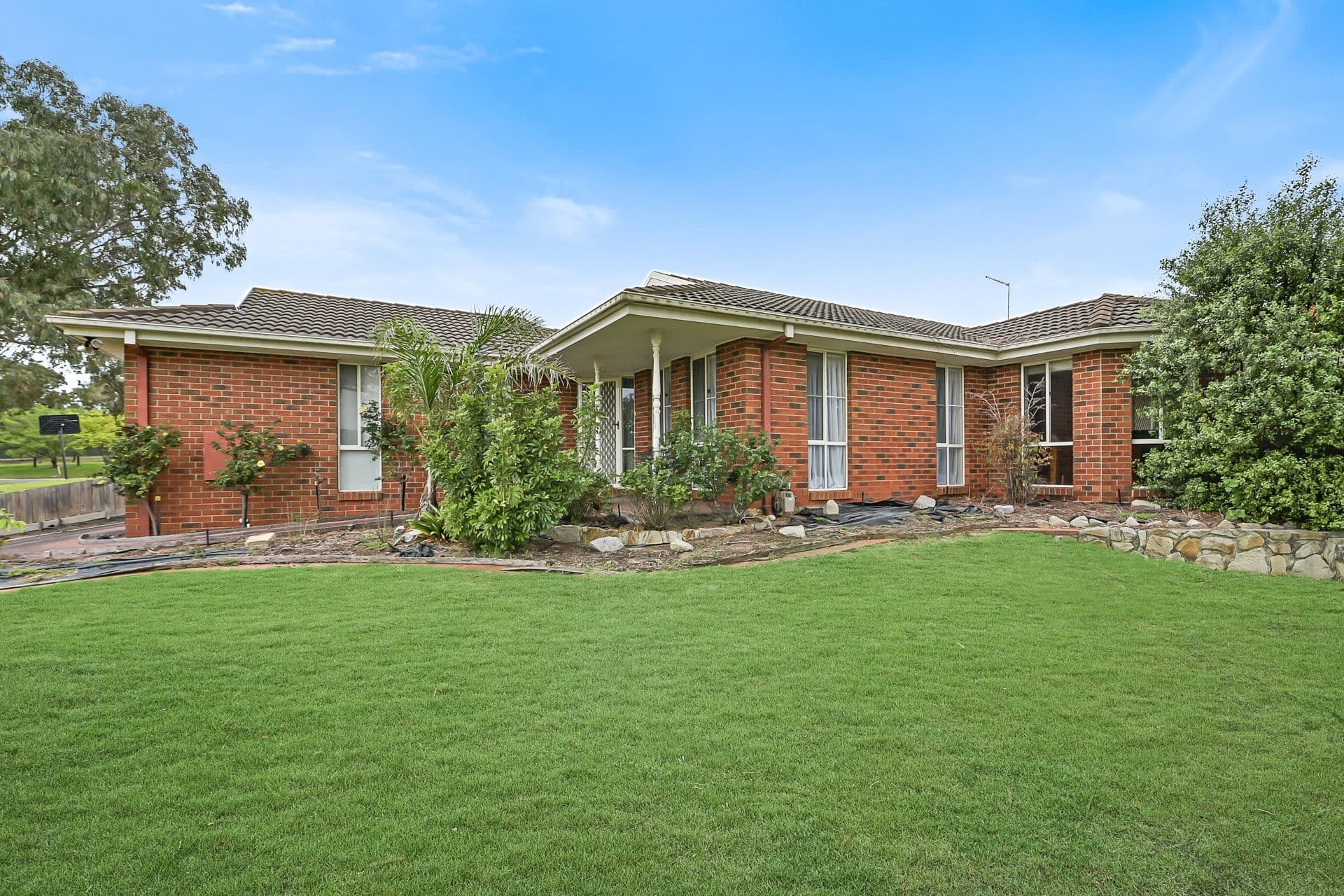 28 Regent Close, Berwick VIC 3806, Berwick - Thumbnail 2