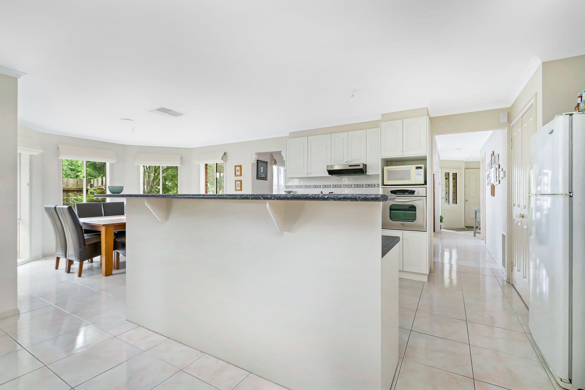 28 Regent Close, Berwick VIC 3806, Berwick - Thumbnail 4