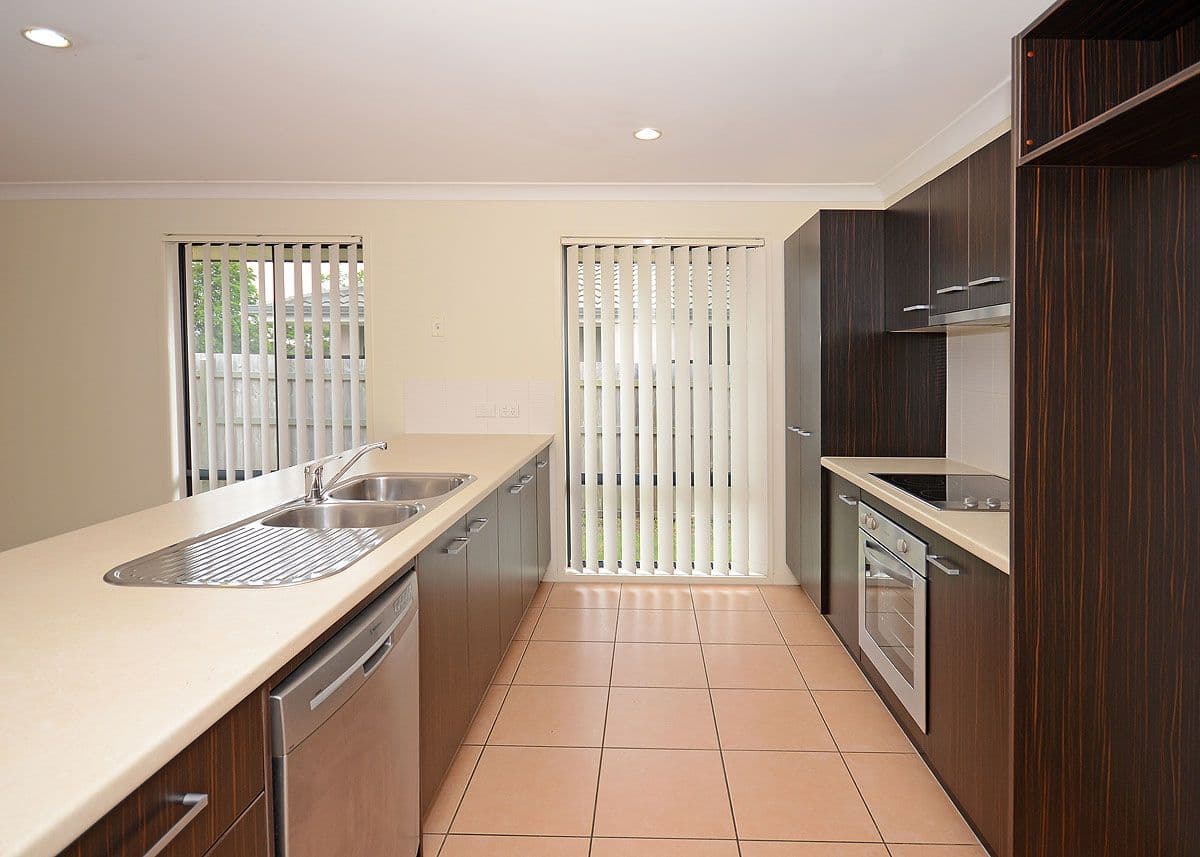 16 Golden Grove Court, ELI WATERS QLD 4655, Eli Waters - Thumbnail 2