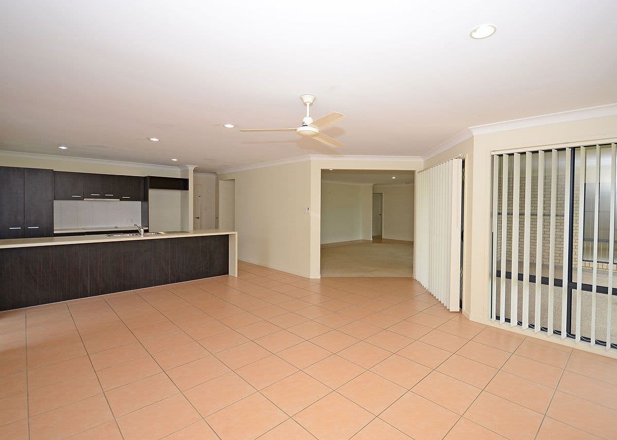 16 Golden Grove Court, ELI WATERS QLD 4655, Eli Waters - Thumbnail 4