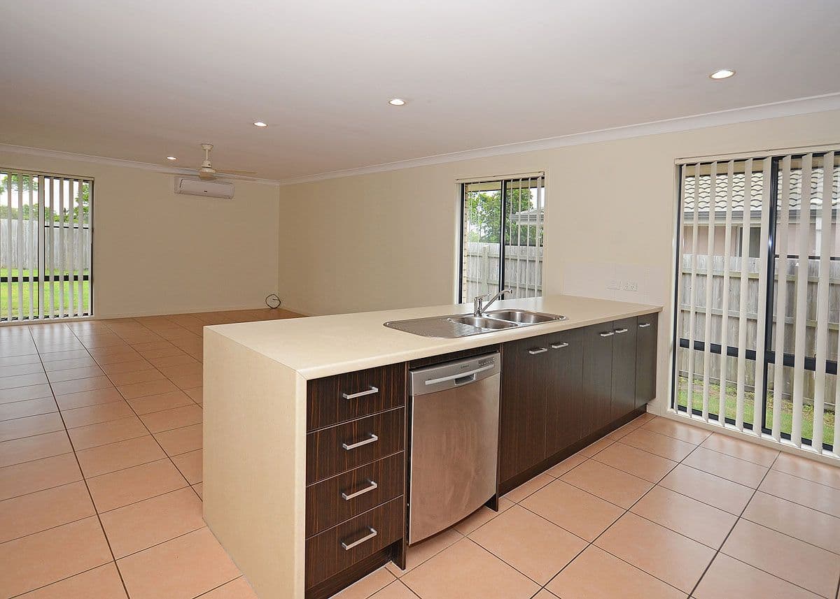 16 Golden Grove Court, ELI WATERS QLD 4655, Eli Waters - Thumbnail 5