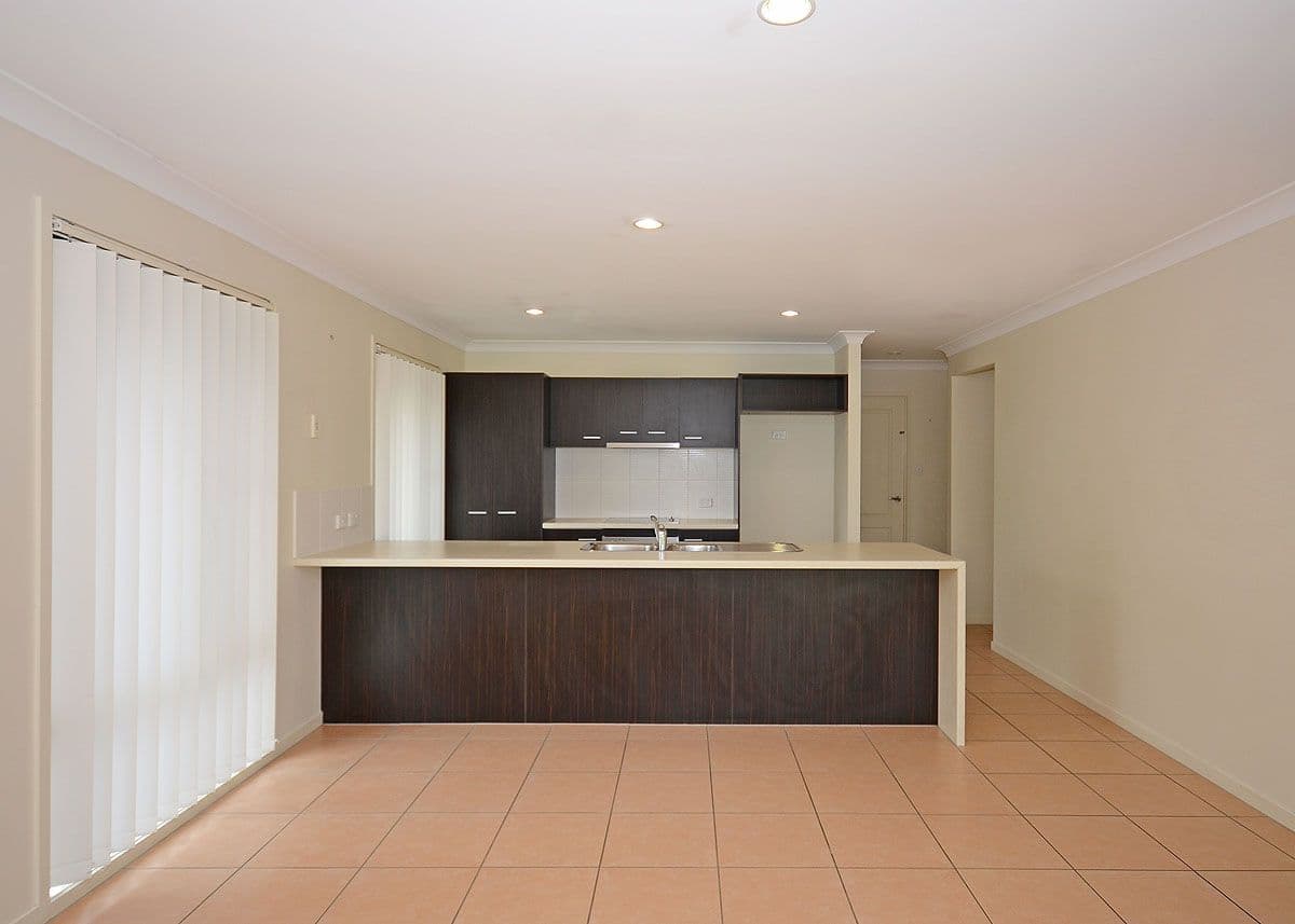 16 Golden Grove Court, ELI WATERS QLD 4655, Eli Waters - Thumbnail 6