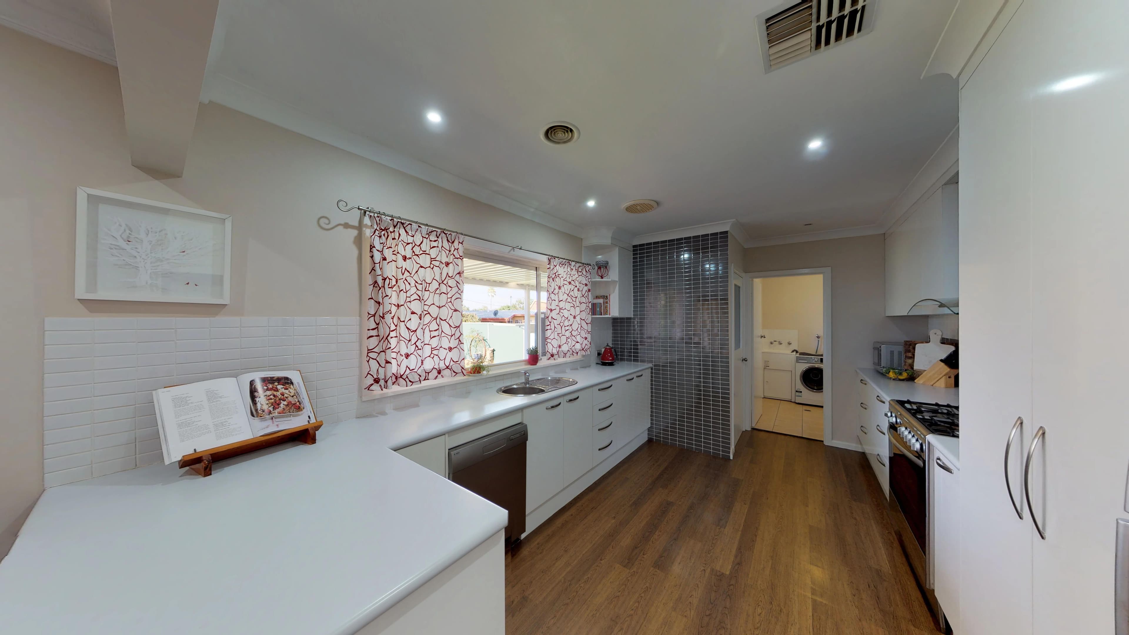 34 Sapphire Street, Dubbo - Thumbnail 2