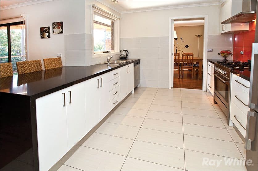 14 Maldon Court, WHEELERS HILL VIC 3150, Wheelers Hill - Thumbnail 4