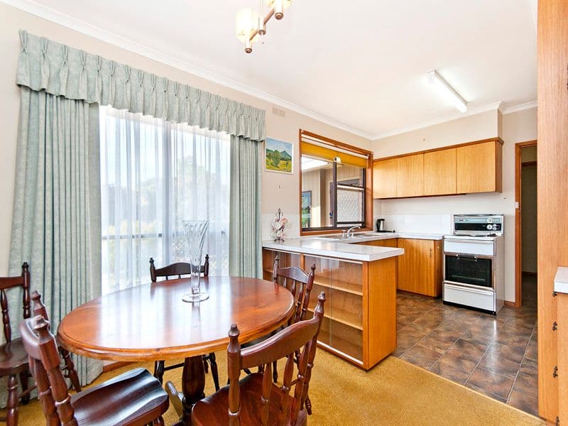 4 Wallace Avenue, Warrnambool VIC 3280, Warrnambool - Thumbnail 3
