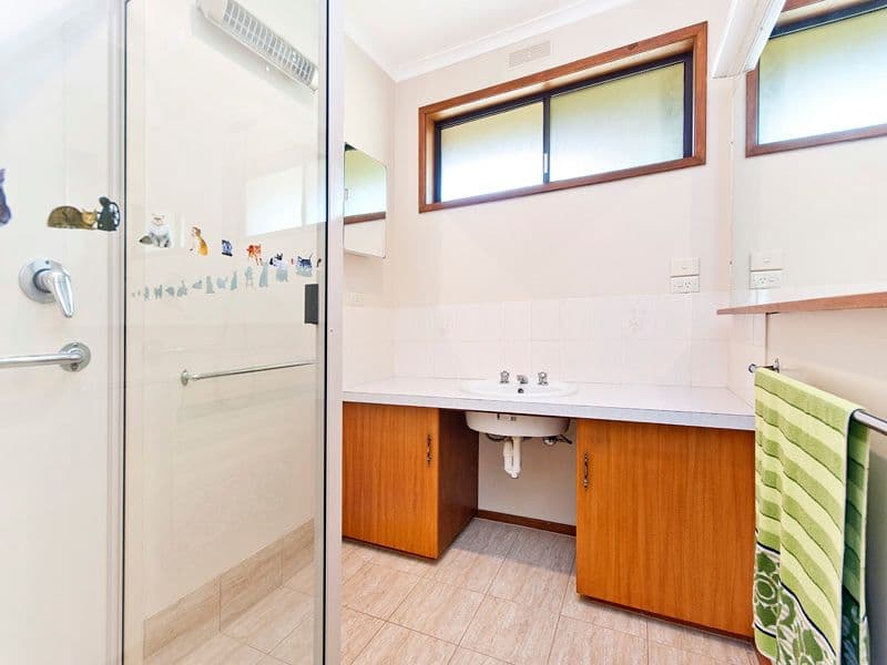 4 Wallace Avenue, Warrnambool VIC 3280, Warrnambool - Thumbnail 8