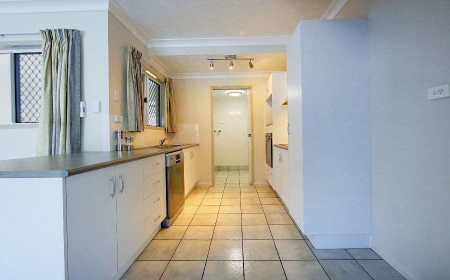 37 Lindsay Street, ROSSLEA QLD 4812, Rosslea - Thumbnail 2