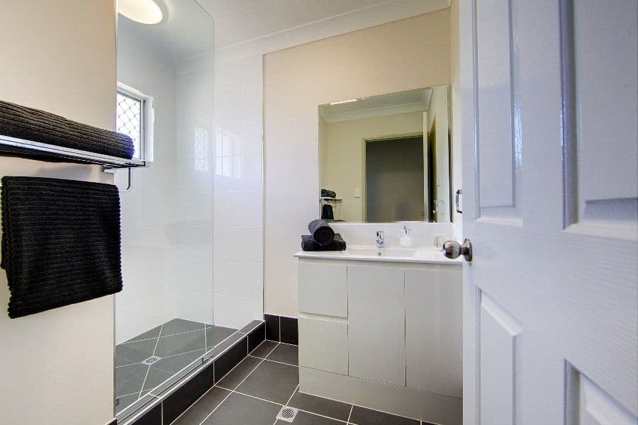 37 Lindsay Street, ROSSLEA QLD 4812, Rosslea - Thumbnail 4