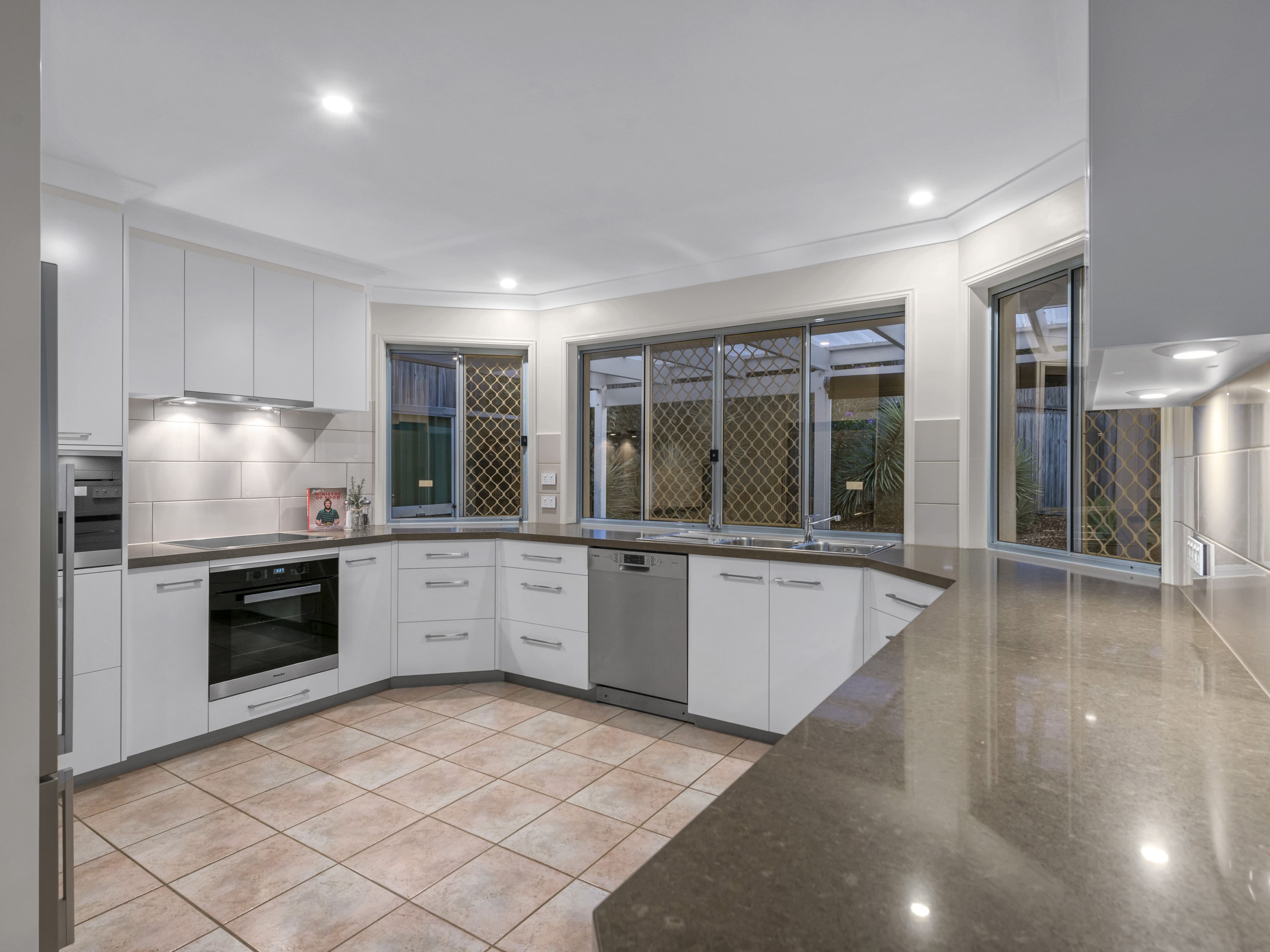 32 Redford Crescent, McDowall QLD 4053, McDowall - Thumbnail 4