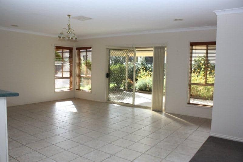 68 hermitage Drive, COROWA NSW 2646, Corowa - Thumbnail 6