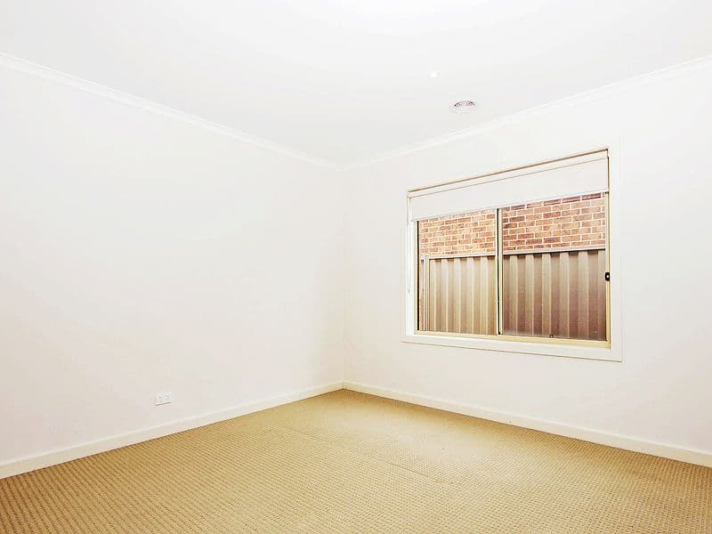 4 Moselle Street, POINT COOK VIC 3030, Point Cook - Thumbnail 3