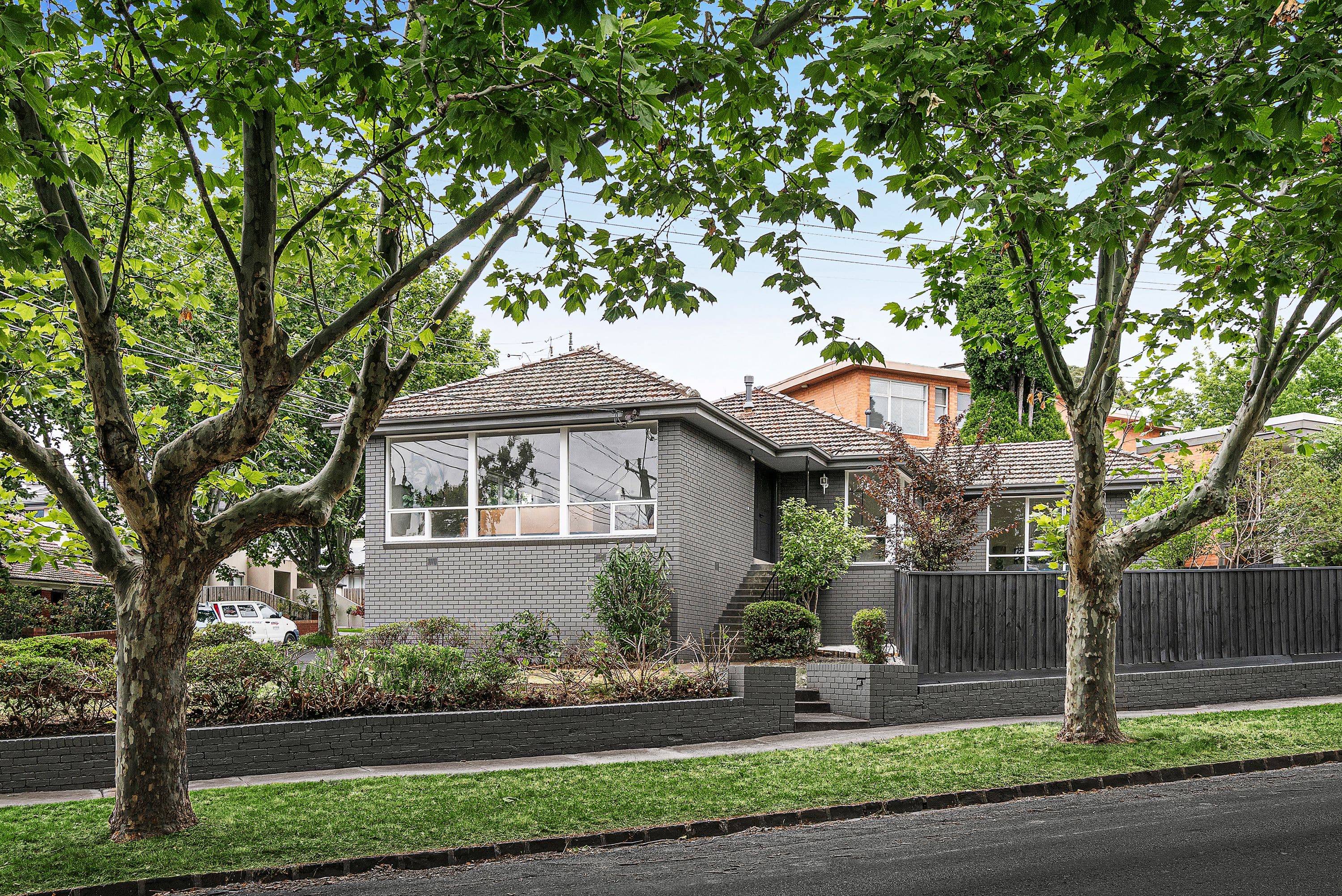 10 Willsmere Road, Kew VIC 3101, Kew - Thumbnail 2