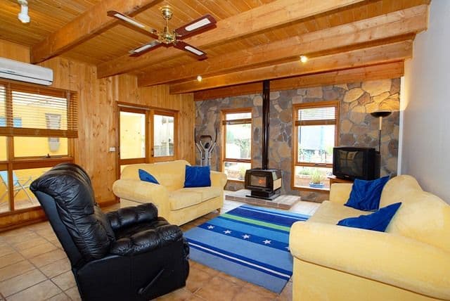 50 Nicklaus Drive, HOPPERS CROSSING VIC 3029, Hoppers Crossing - Thumbnail 2