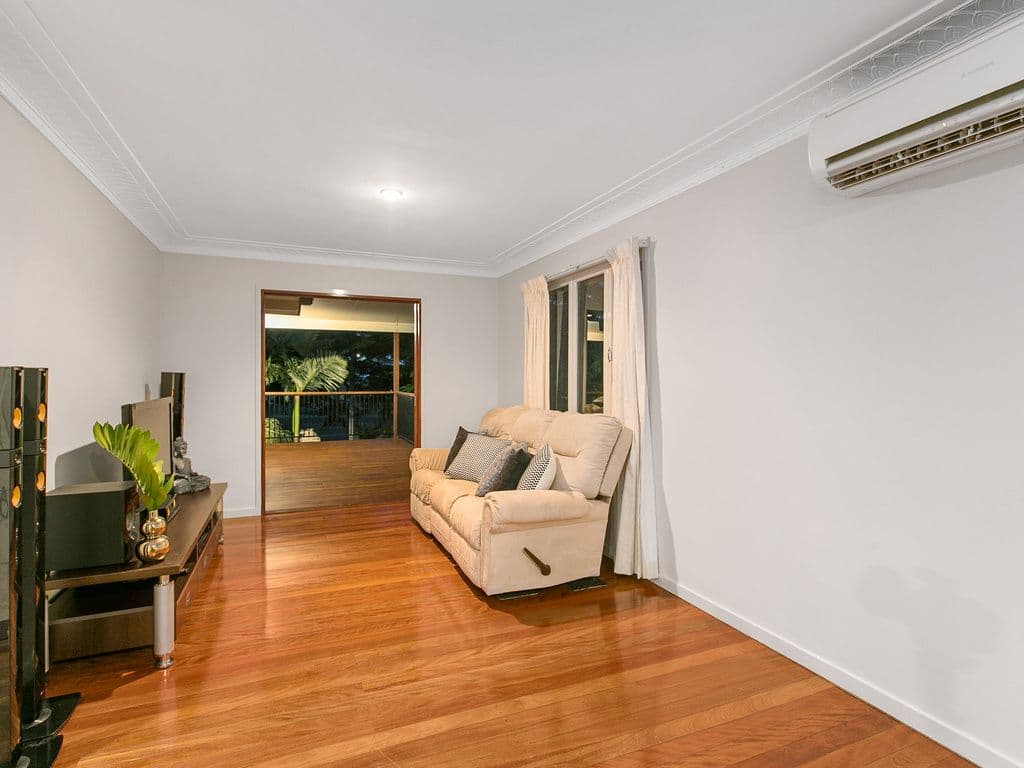 11 Oatland Crescent, Holland Park West QLD 4121, Holland Park West - Thumbnail 5