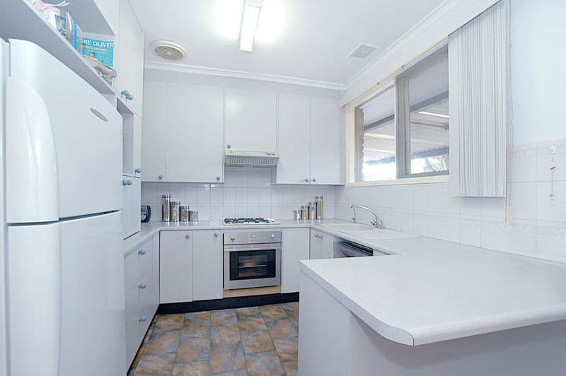 6 Saintsbury Crescent, DANDENONG NORTH VIC 3175, Dandenong North - Thumbnail 2