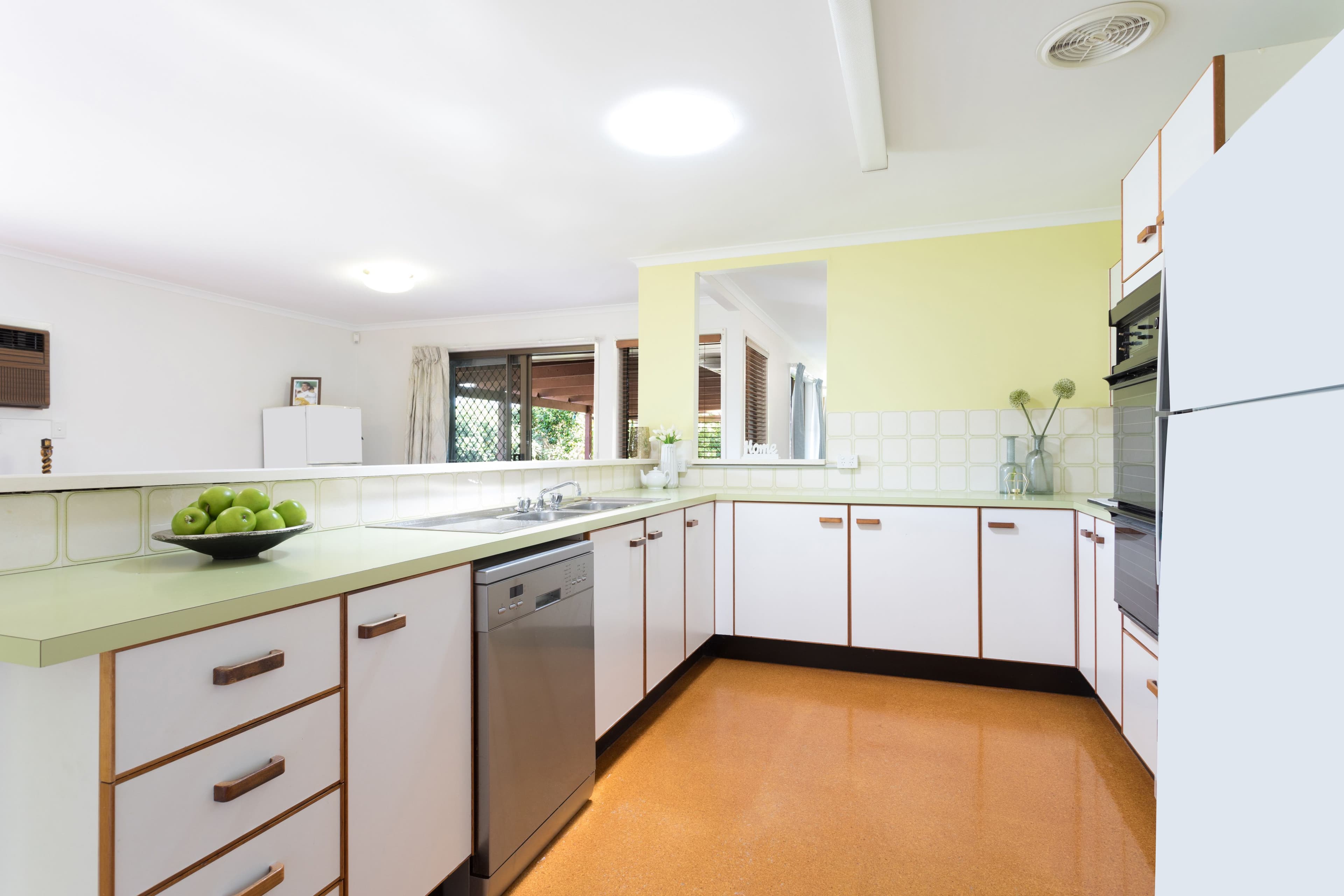 6 Tutoko Court, Aspley QLD 4034, Aspley - Thumbnail 2