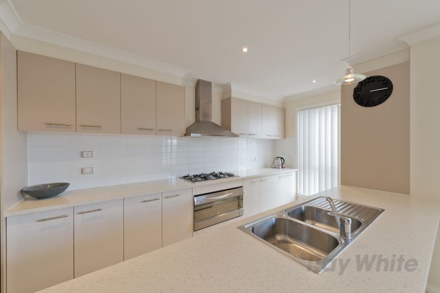 37 Lomandra Bowl, MELTON WEST VIC 3337, Melton West - Thumbnail 3