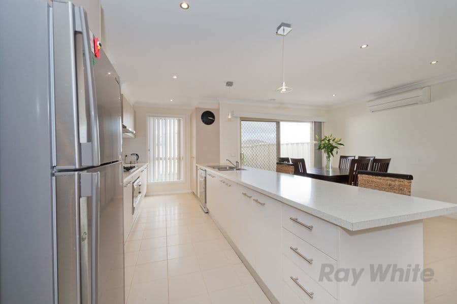 37 Lomandra Bowl, MELTON WEST VIC 3337, Melton West - Thumbnail 4