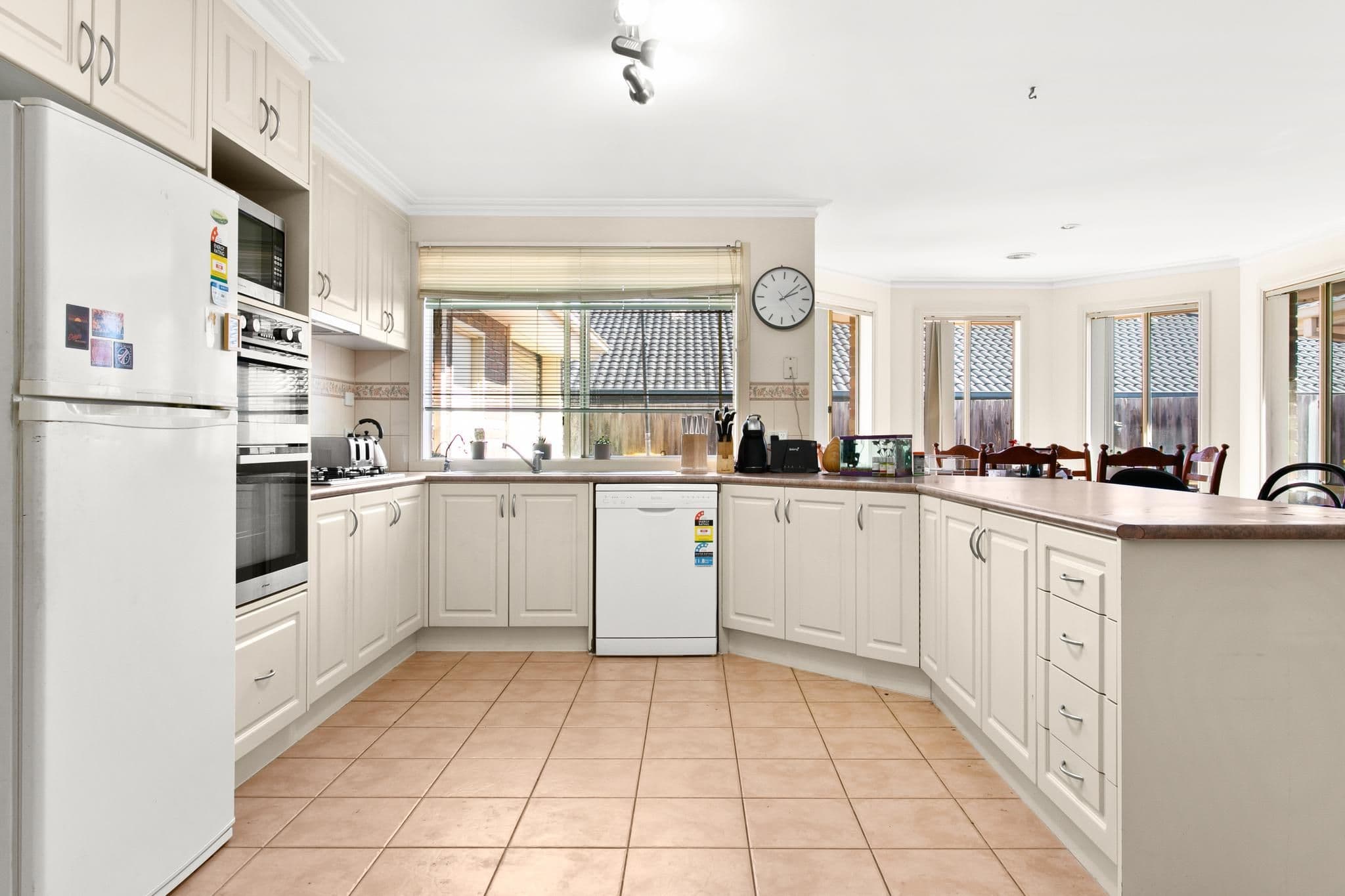 9 Jamie Court, Pakenham VIC 3810, Pakenham - Thumbnail 2